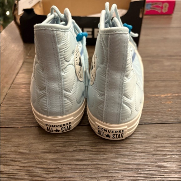 Women’s size 8 baby blue quilted chuck taylor all star sneakers - Picture 7 of 11